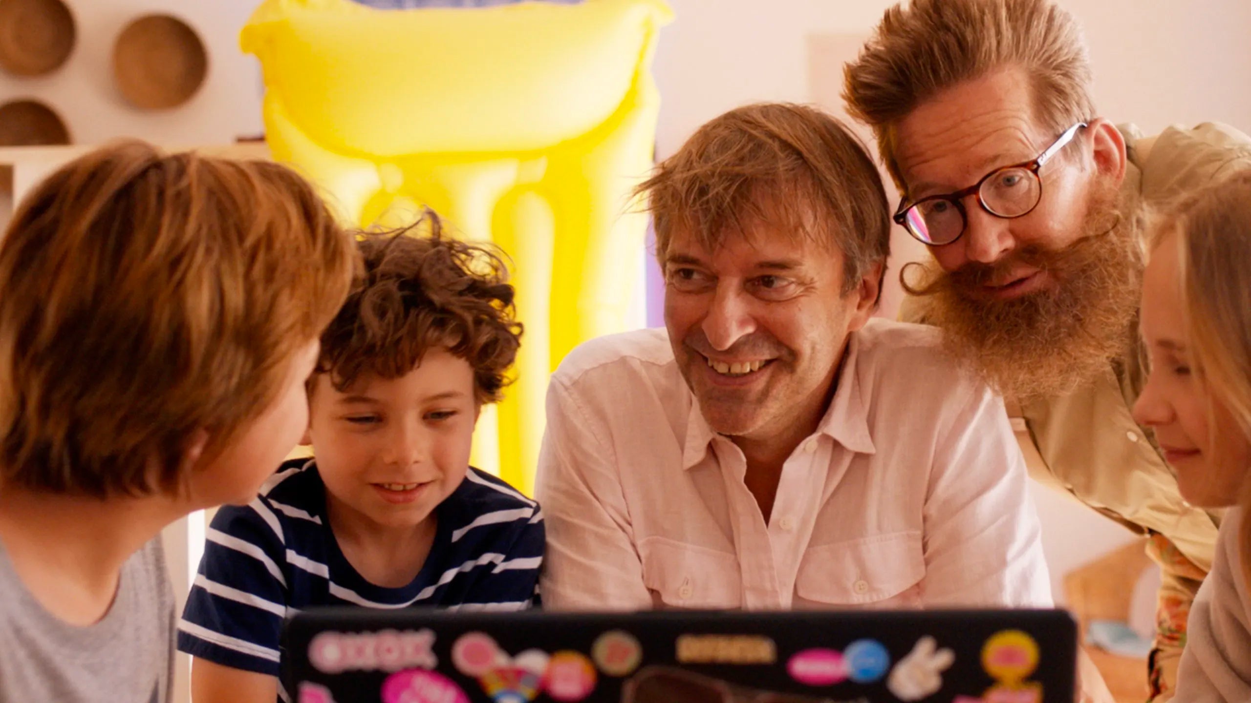 Vader Met Vier Kinderen Op Vakantie