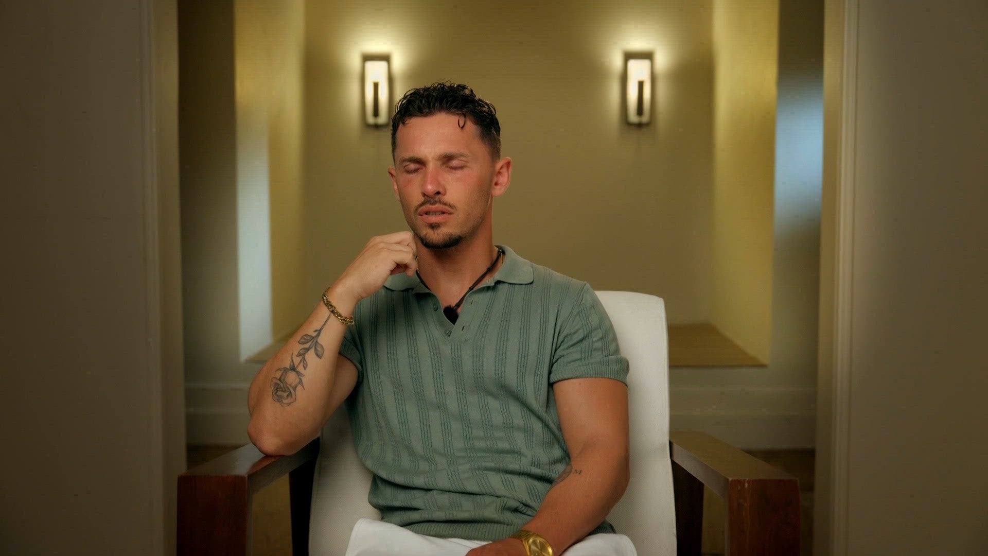 Een Mes In De Rug Steken