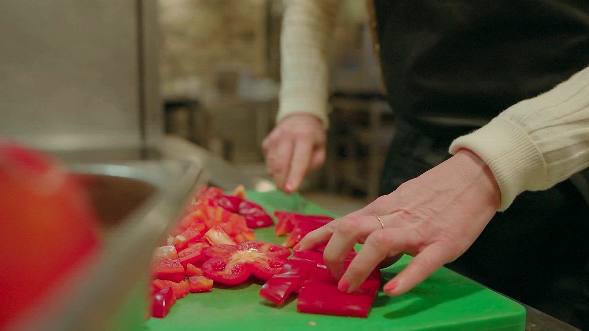 Apfelstrudel Maken Met Nina & Elise In Innsbruck